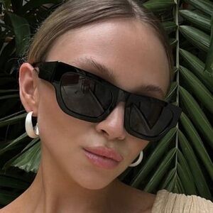 Vehla FINN - BLACK/SMOKE Chunky Rectangular Black Sunglasses